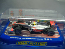 Laden Sie das Bild in den Galerie-Viewer, SCALEXTRIC C3043 McLaren Mercedes Lewis Hamilton 2010 No. 2 analog NEU &amp; OVP