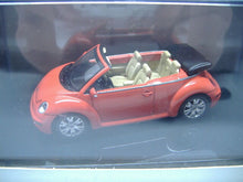 Laden Sie das Bild in den Galerie-Viewer, Auto Art 59754 VW New Beetle Cabrio 1:43 Neu &amp;  Ovp
