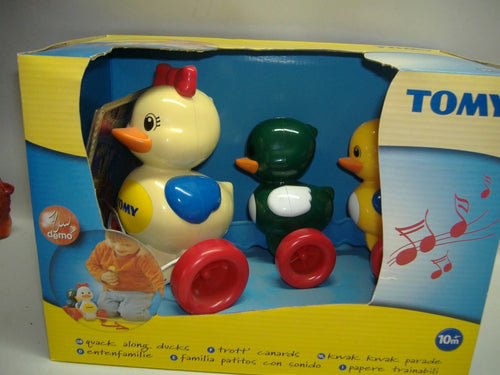 TOMY Entenfamilie No. 4613 macht Geräusche ab 10 Monate NEU & OVP