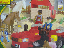 Laden Sie das Bild in den Galerie-Viewer, Best Lock Construction Toys 4427 Bauernhof / Traktor 4 Figuren 300 Teile Neu&amp;OVP
