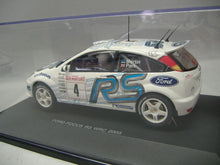 Laden Sie das Bild in den Galerie-Viewer, AUTOart 14511 Ford Focus RS WRC 2003 analoges Rennbahnauto 4x4 NEU &amp; OVP