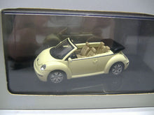 Laden Sie das Bild in den Galerie-Viewer, Auto Art 59754 Standmodell  VW New Beetle Cabriolet 1:43 Neu &amp; OVP